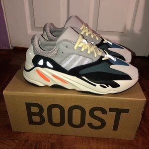 Yeezy Boost 700 - Wave Runner 9.5 Women’s